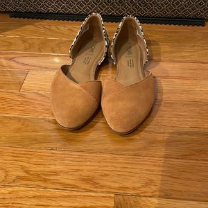 Tom’s womens flat